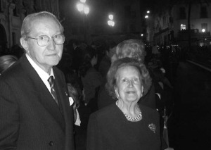 Mi padre, Francisco Navarro, con mi madre, María Pilar de Rivas, en la plaza de San Francisco