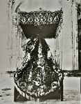 El manto de la Paloma de la Virgen de la Merced (1897)